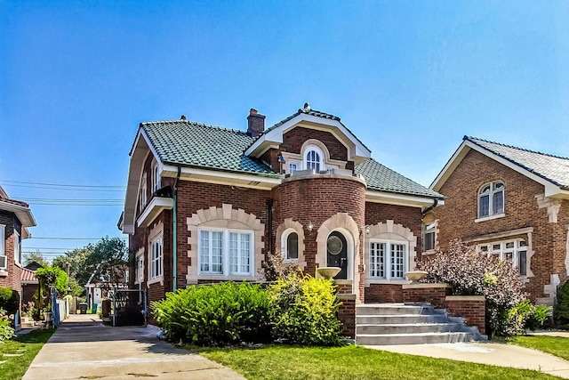 view of front of house with a front yard