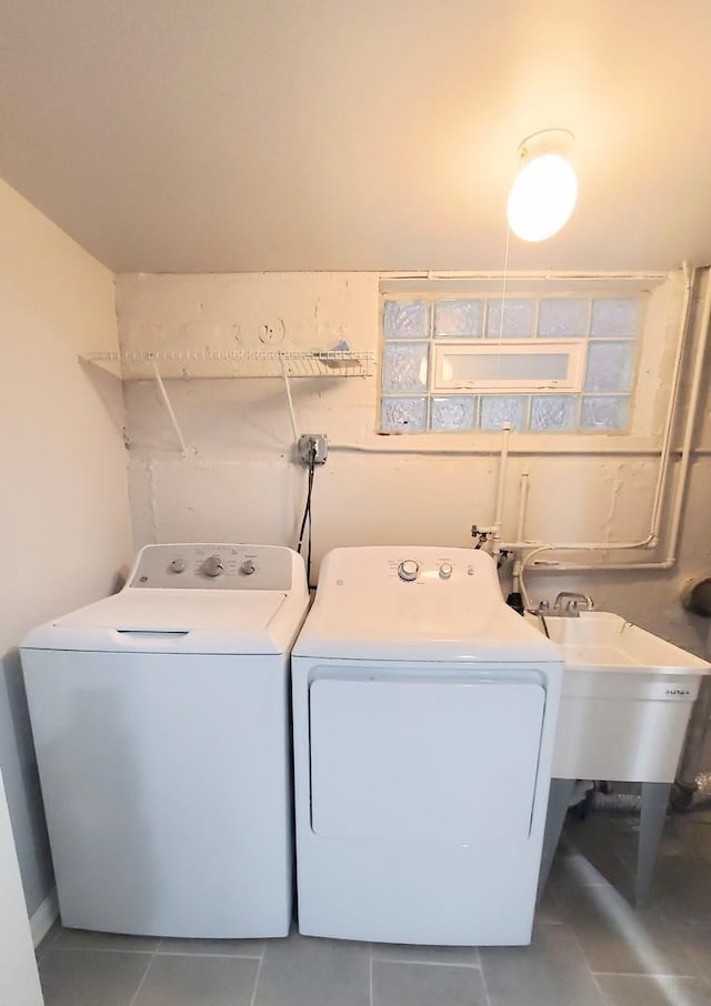 clothes washing area featuring tile patterned flooring and washing machine and dryer