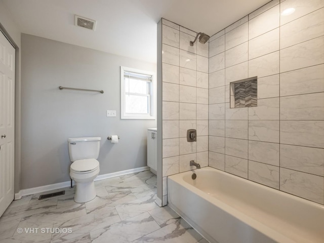 bathroom with tiled shower / bath and toilet