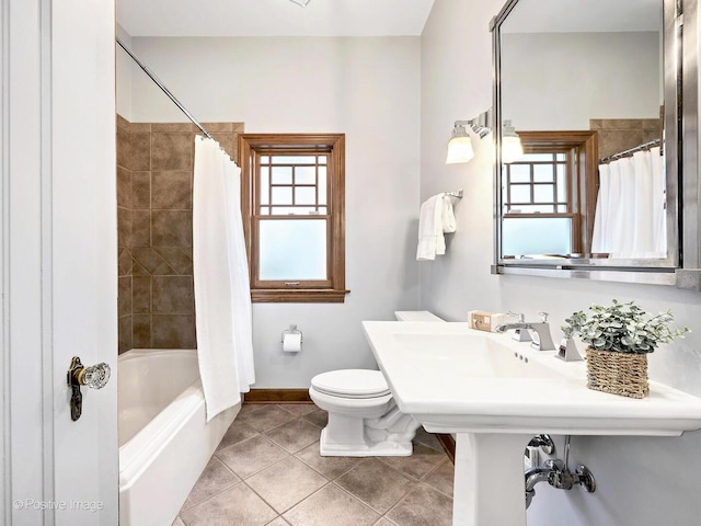 full bath featuring tile patterned flooring, baseboards, shower / tub combo, and toilet