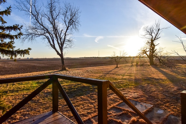 view of yard featuring a rural view