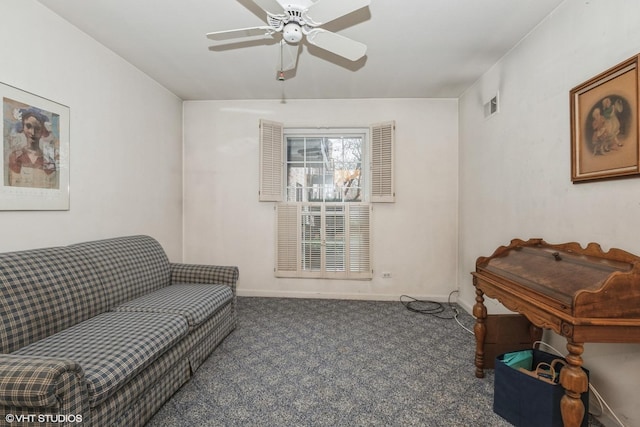 carpeted living room featuring ceiling fan