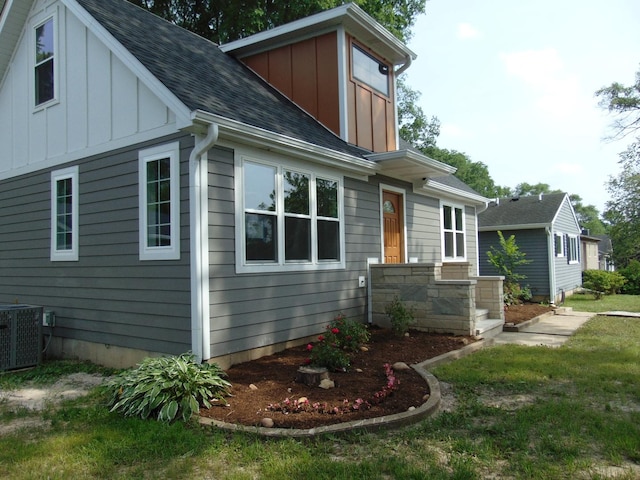 6310 Hilly Way, Cary, IL 60013 - view of front of property featuring board and batten siding and a shingled roof