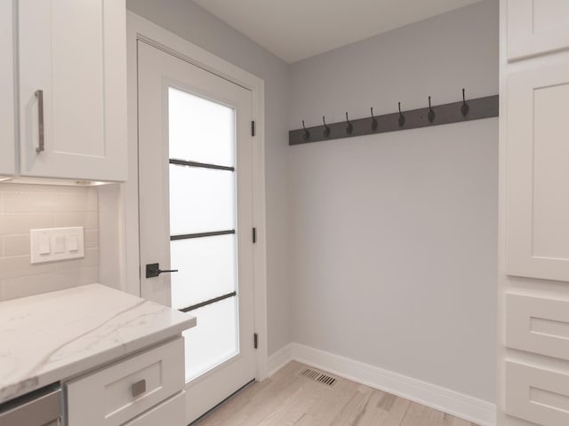 6310 Hilly Way, Cary, IL 60013 - mudroom featuring light wood finished floors and baseboards
