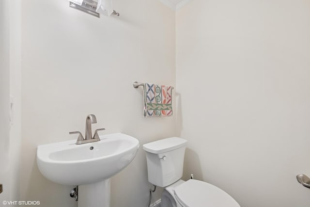 1247 Highpoint Ln, Northbrook, IL 60062 - half bath with toilet, a sink, and ornamental molding