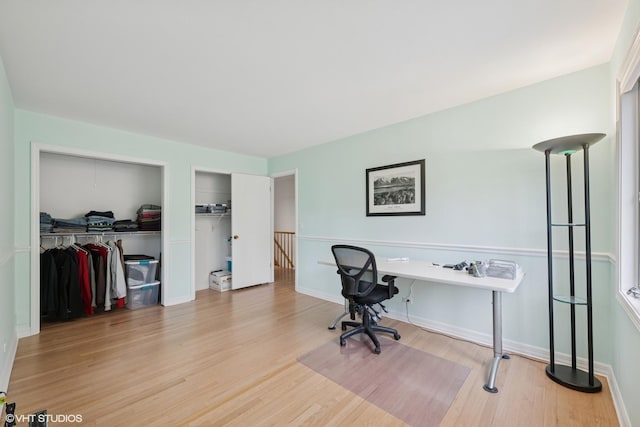 1247 Highpoint Ln, Northbrook, IL 60062 - office space featuring wood finished floors and baseboards