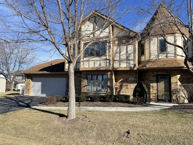 view of front facade featuring a garage and a front lawn