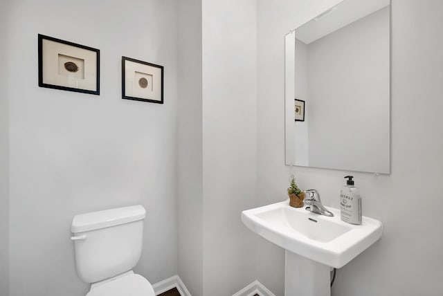 bathroom featuring toilet and sink