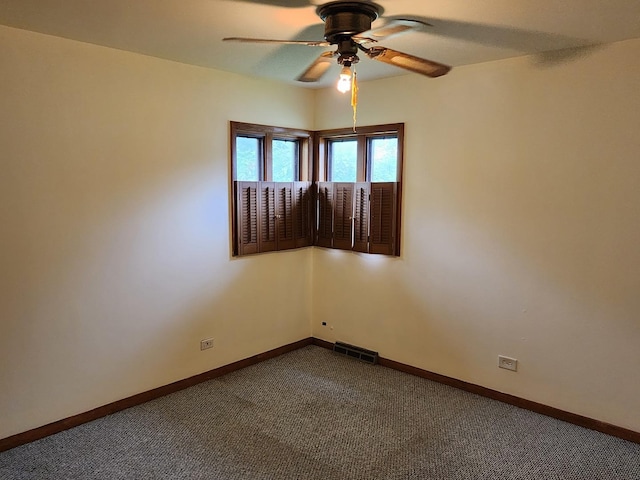 carpeted empty room featuring ceiling fan