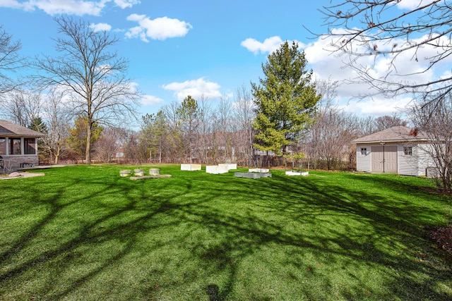 view of yard featuring a storage shed and an outdoor structure