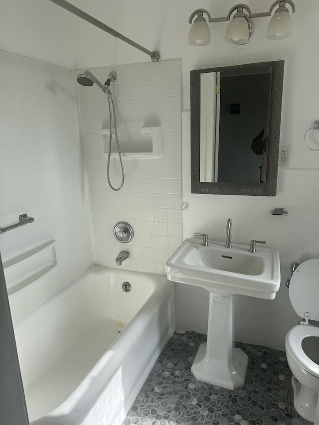 full bath with shower / washtub combination, backsplash, tile walls, and toilet