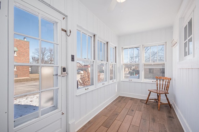 sunroom featuring ceiling fan