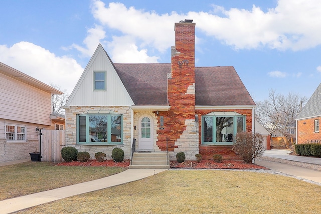 view of front facade with a front yard