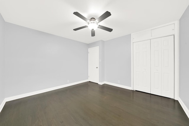 unfurnished bedroom featuring dark wood-type flooring, a closet, and ceiling fan