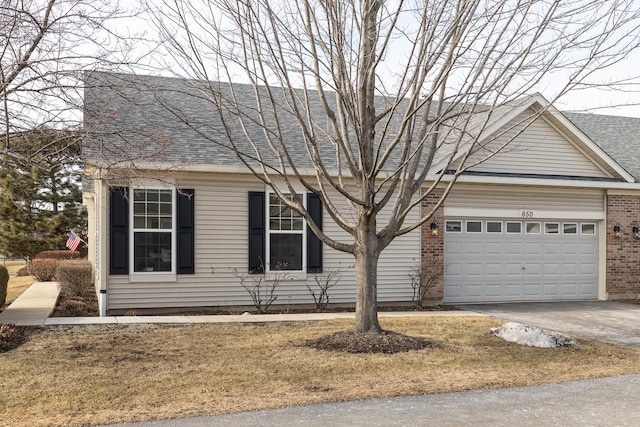 view of front facade featuring a garage