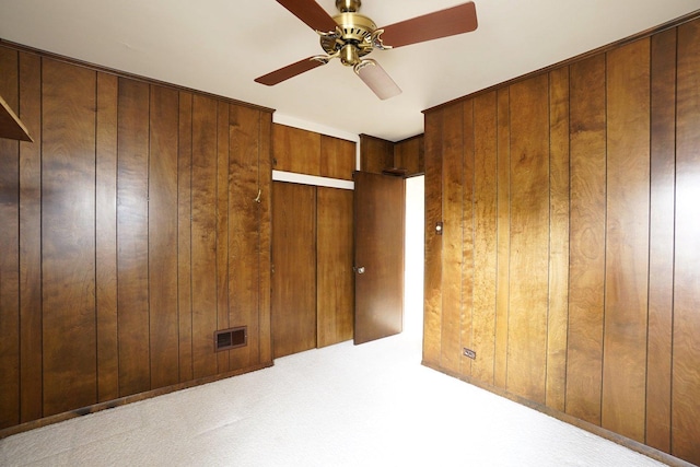kitchen featuring ceiling fan, black microwave, freestanding refrigerator, wallpapered walls, and white electric stove