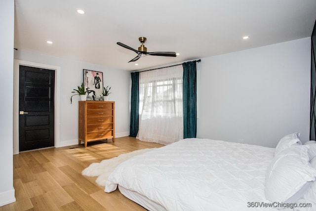 bedroom featuring light wood-style floors, recessed lighting, ceiling fan, and baseboards