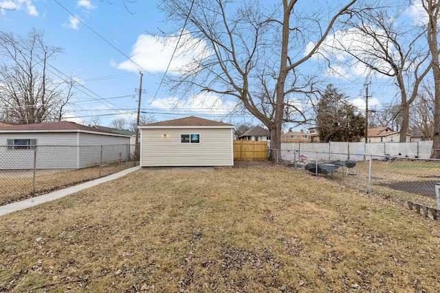 view of yard with an outdoor structure