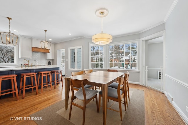 dining space with recessed lighting, baseboards, ornamental molding, and light wood finished floors