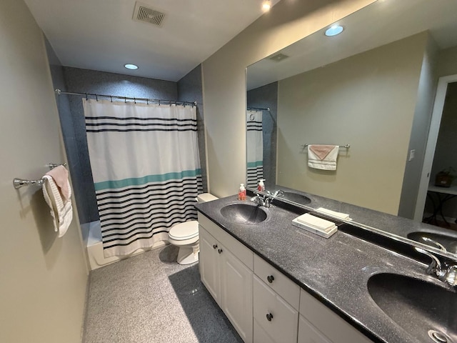 full bathroom featuring shower / tub combo with curtain, vanity, and toilet