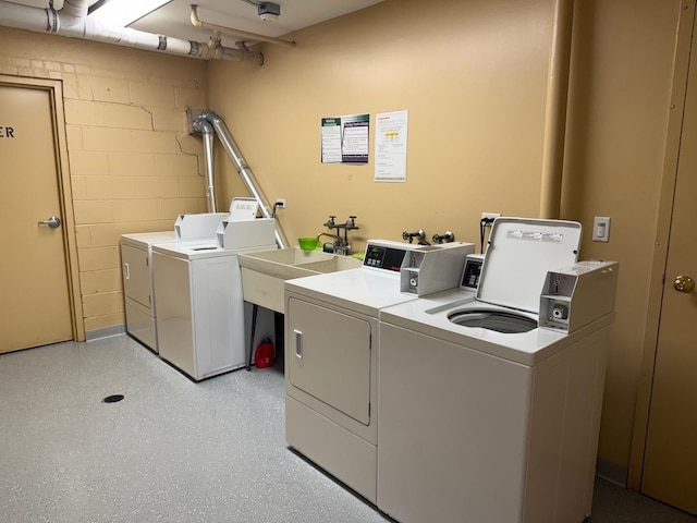 laundry area with sink and washing machine and clothes dryer