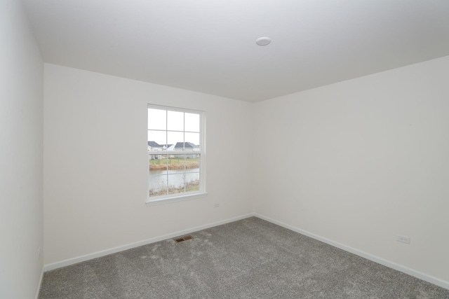 spare room featuring carpet floors