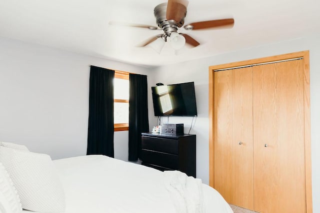 bedroom featuring ceiling fan and a closet