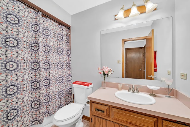 bathroom with a shower with curtain, vanity, and toilet