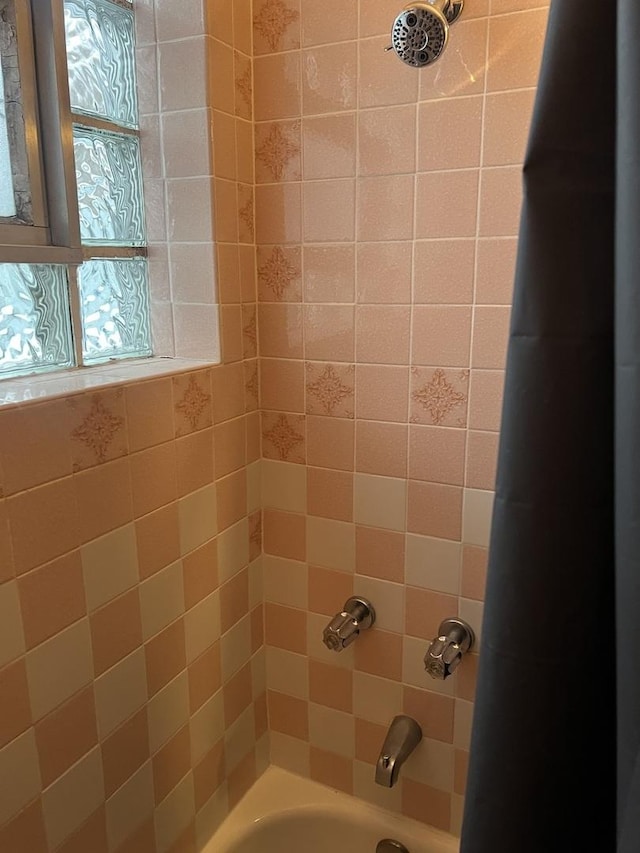 bathroom with shower / tub combo with curtain