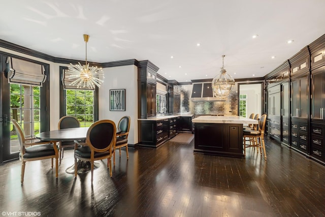 dining space with an inviting chandelier, ornamental molding, dark hardwood / wood-style flooring, and sink