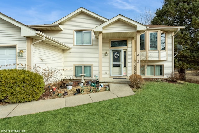 bi-level home featuring a front yard