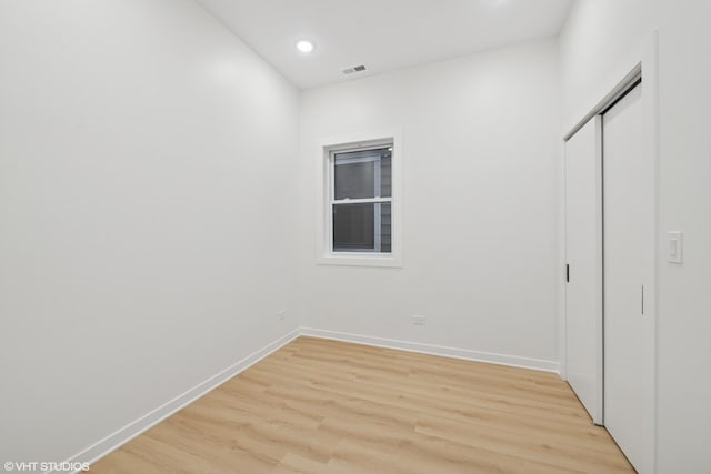 unfurnished bedroom with visible vents, baseboards, light wood-type flooring, a closet, and recessed lighting