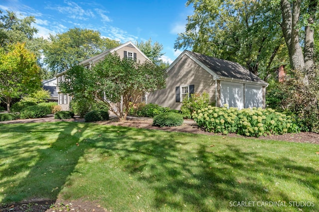 view of front of home featuring a front yard