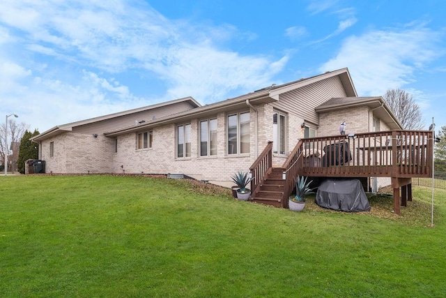 8430 Horizon Ct, Tinley Park, IL 60487 - back of house featuring a wooden deck and a lawn
