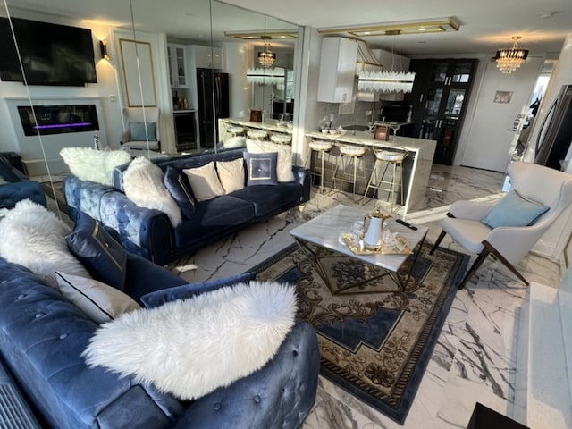 living room with an inviting chandelier