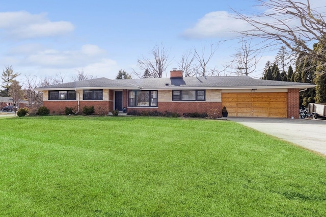 single story home with a front lawn