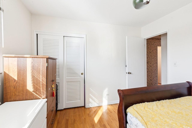 bedroom featuring light wood-style floors and a closet