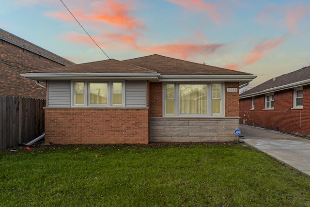 view of front facade with a lawn