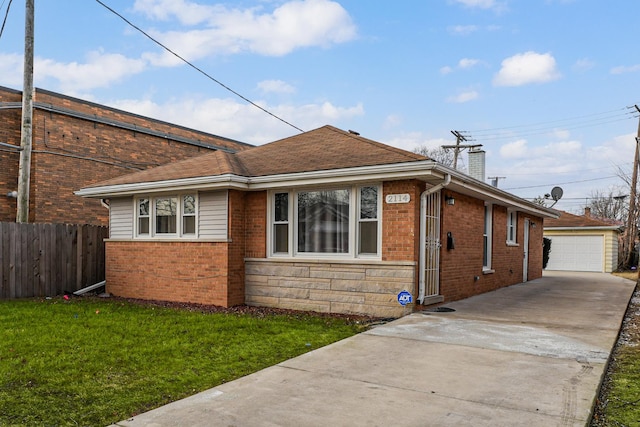 view of front of home with an outbuilding, a garage, and a front yard