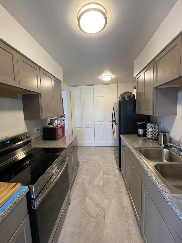 kitchen featuring electric stove and sink