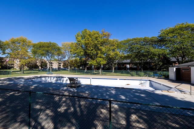 view of swimming pool