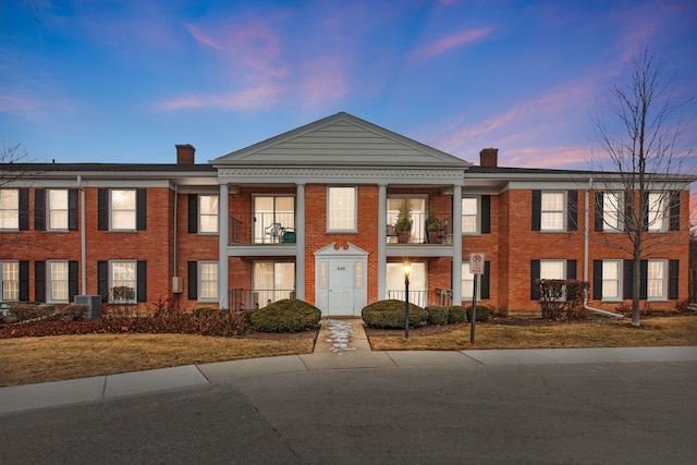 view of front of property