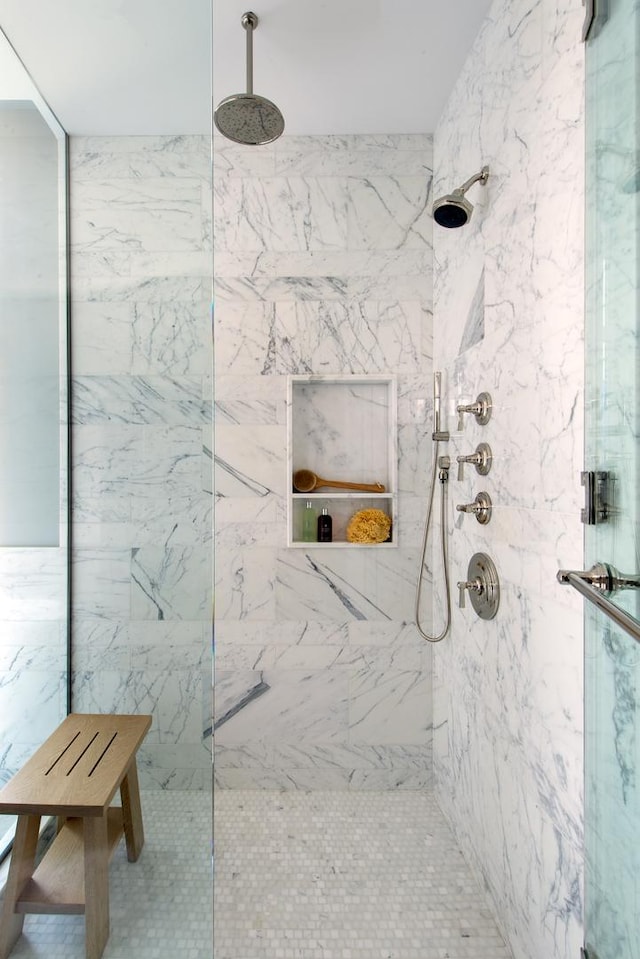 bathroom featuring a tile shower