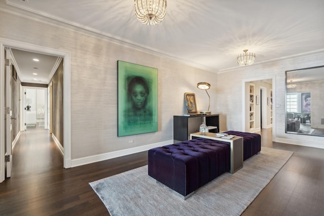 living room featuring dark wood-style flooring, a notable chandelier, recessed lighting, ornamental molding, and baseboards