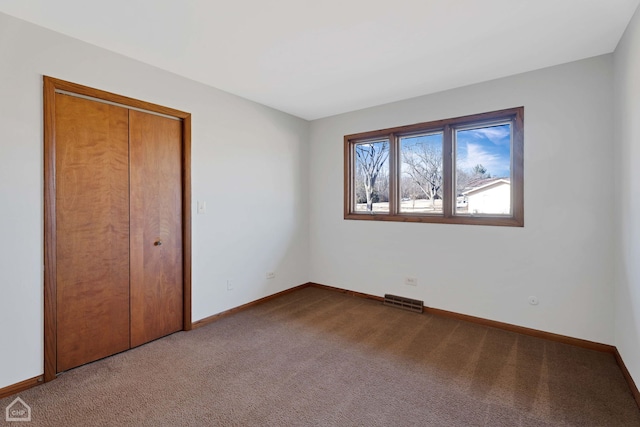 unfurnished bedroom with carpet flooring and a closet