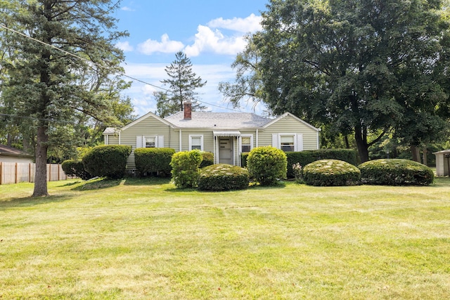 view of front of home featuring a front yard