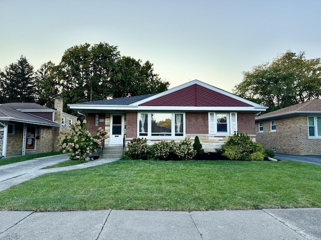 single story home featuring a front yard