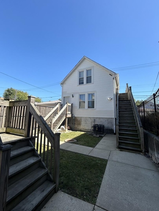 exterior space featuring a yard