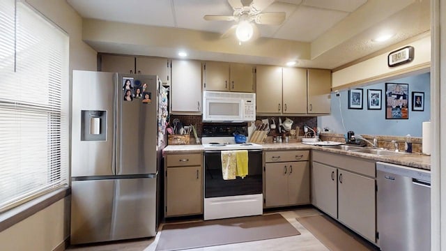 803 Irvine Rd Unit 803, Champaign, IL 61822 - kitchen with stainless steel appliances, tasteful backsplash, a ceiling fan, light countertops, and light wood-style flooring