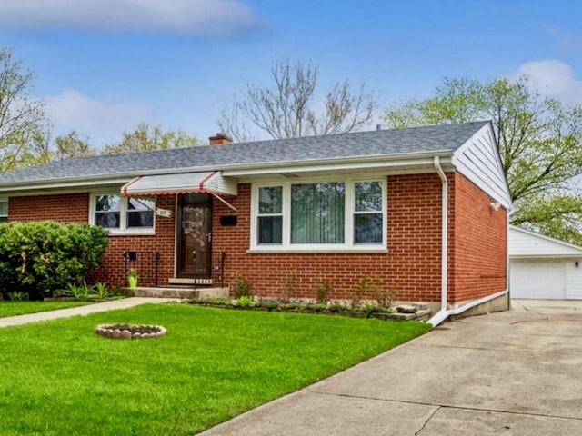 view of front of property featuring a garage, an outdoor structure, and a front yard